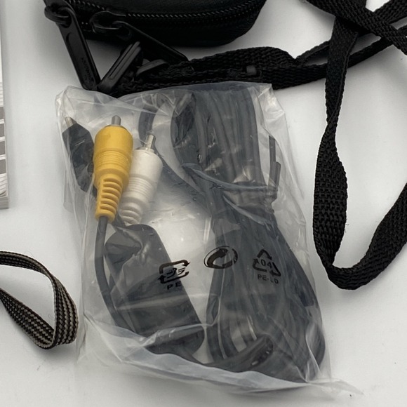 Nikon COOLPIX S3100 14.0MP Digital‎ Camera Silver Battery Charger AV  & Manual - Picture 7 of 16